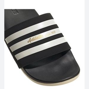 NEWAdidas Adilette Comfort slides